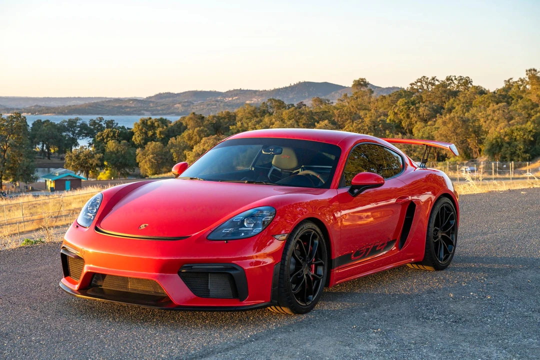 2022 Porsche 718 Cayman GT4 - Image 11 of 31