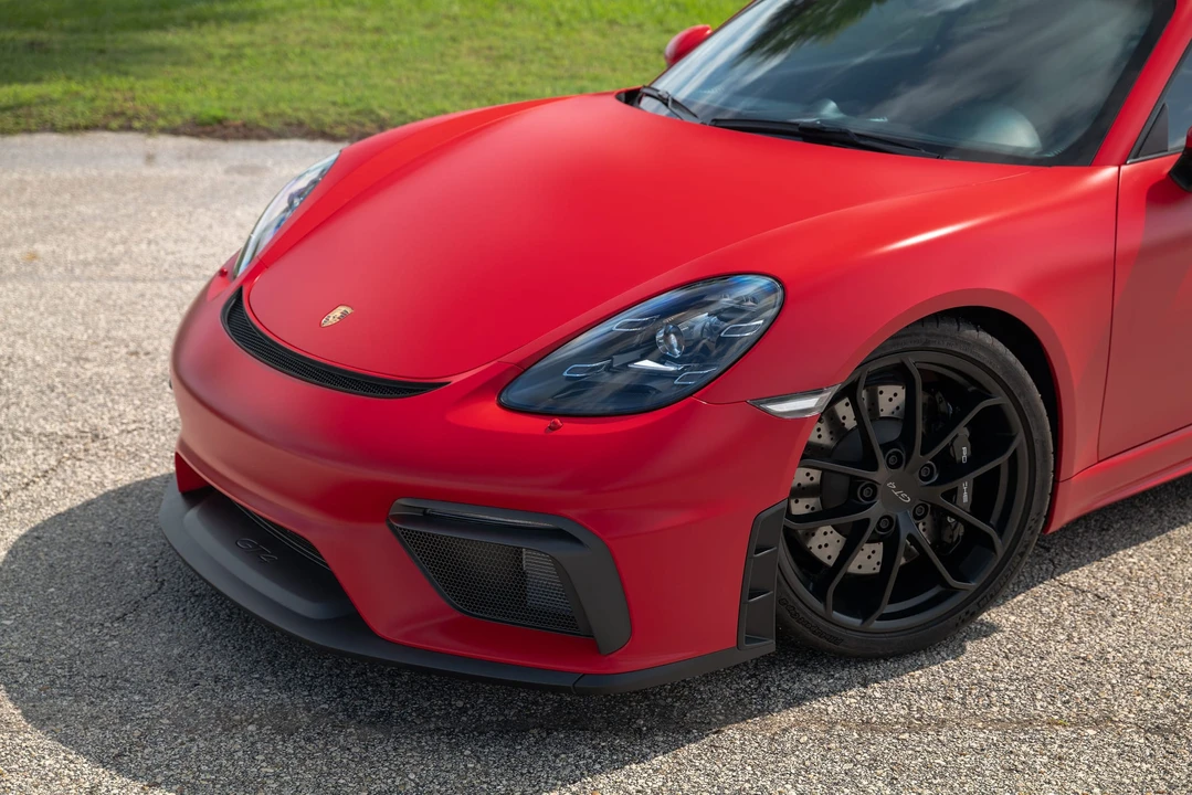 2022 Porsche 718 Cayman GT4 - Image 10 of 31