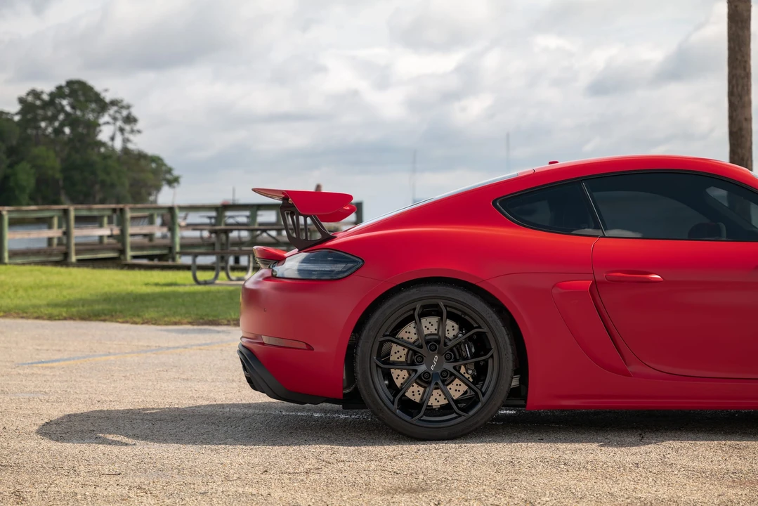 2022 Porsche 718 Cayman GT4 - Image 16 of 31
