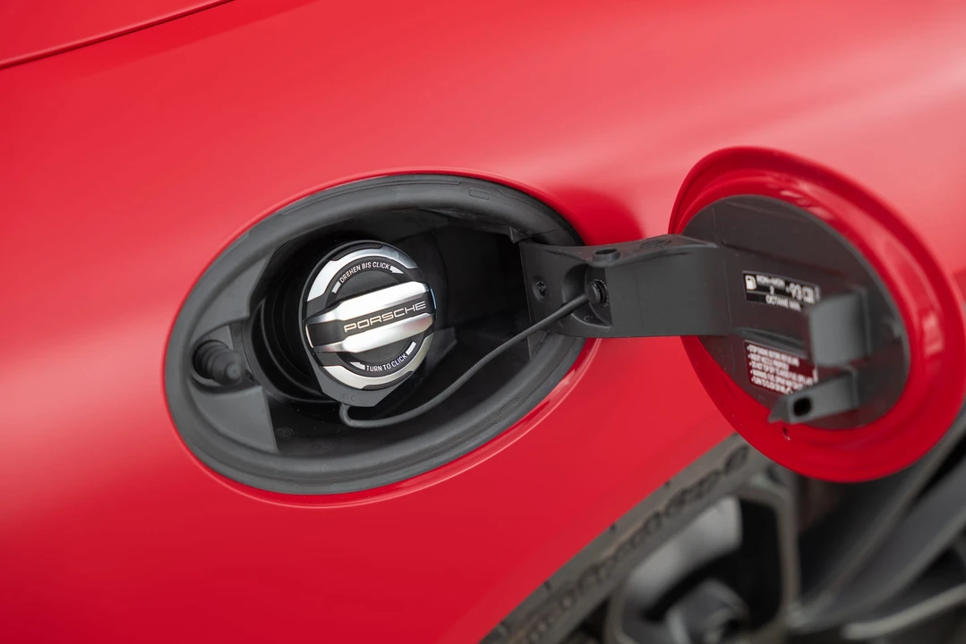 2022 Porsche 718 Cayman GT4 - Image 21 of 31