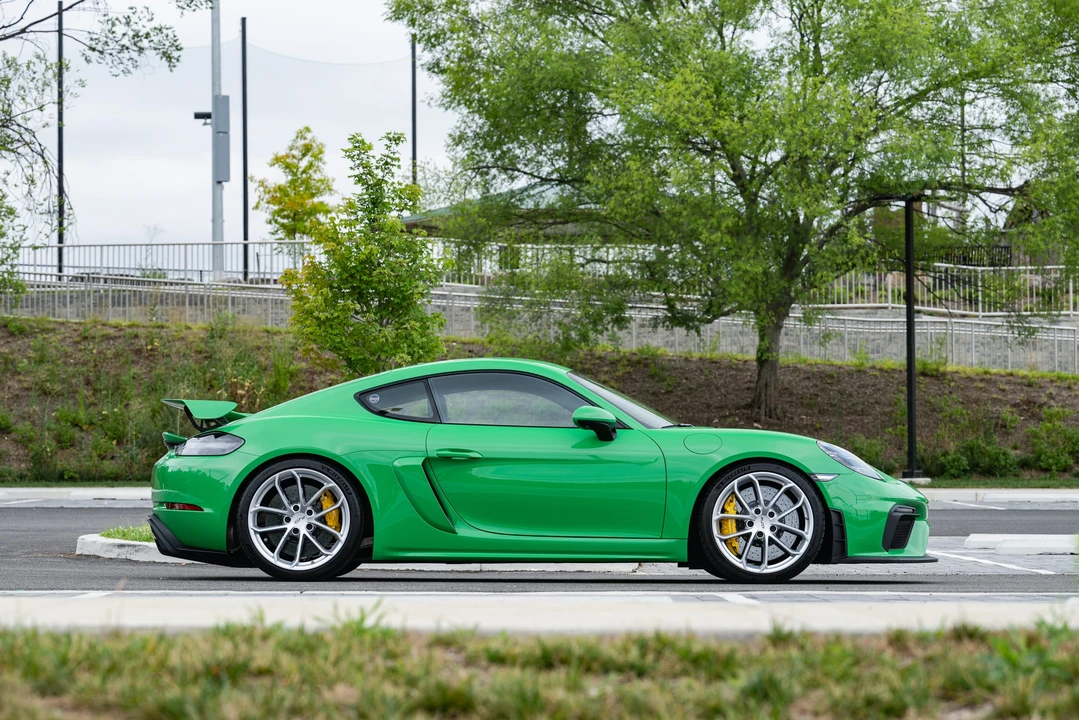 2022 Porsche 718 Cayman GT4 - Image 18 of 31