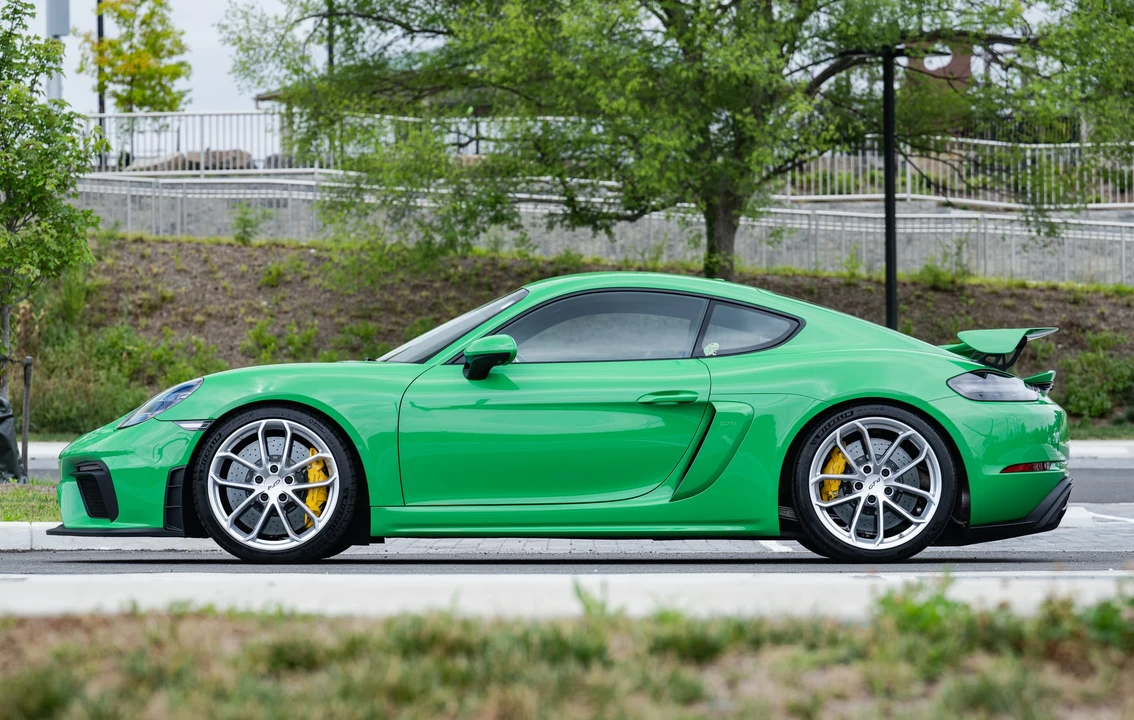 2022 Porsche 718 Cayman GT4 - Image 7 of 31