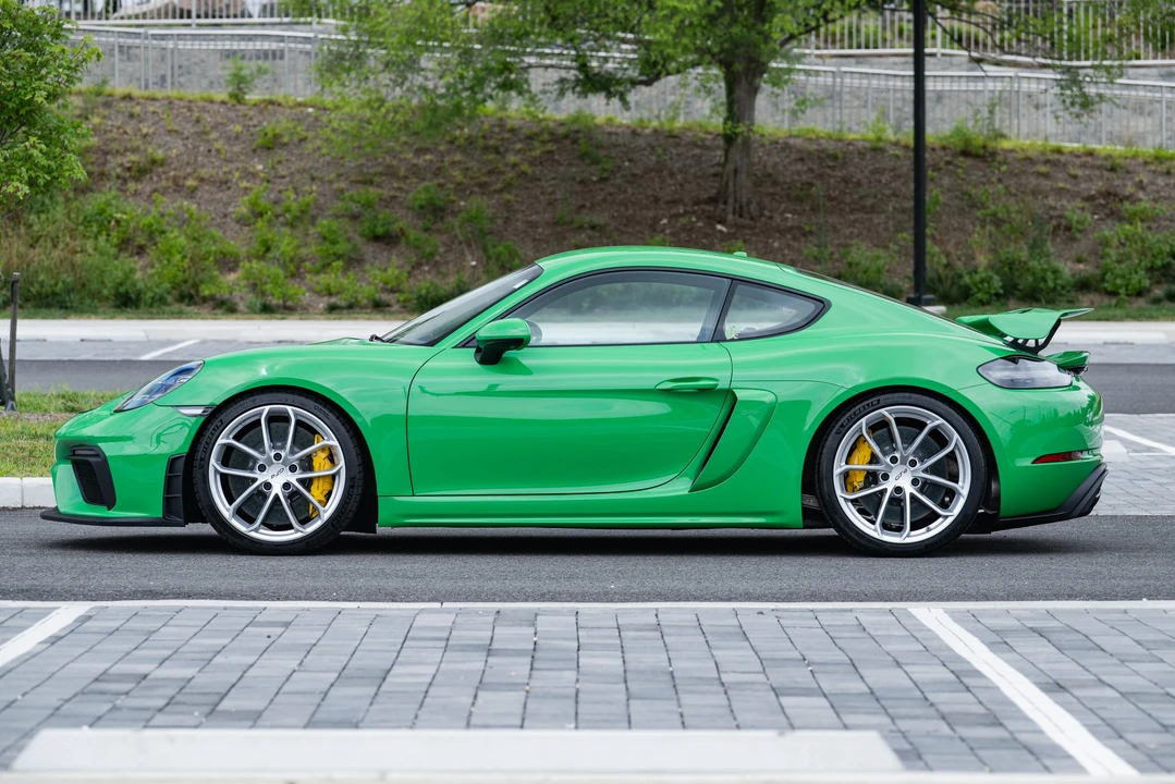 2022 Porsche 718 Cayman GT4 - Image 8 of 31