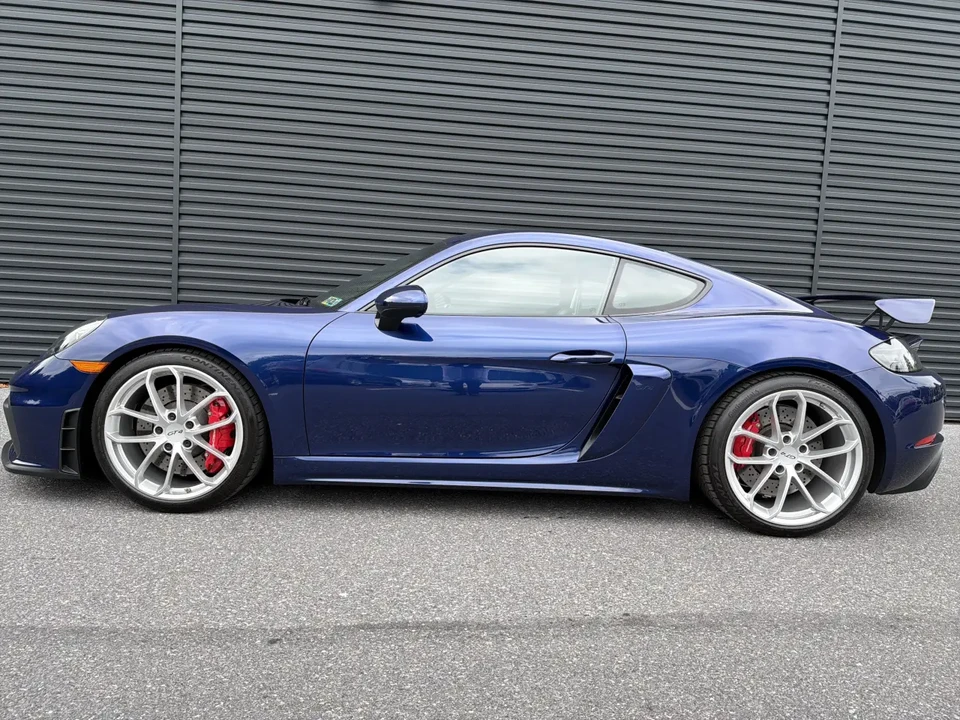 2022 Porsche 718 Cayman GT4 - Image 16 of 31