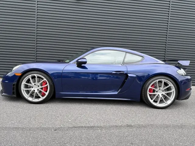 2022 Porsche 718 Cayman GT4 - Image 14 of 31