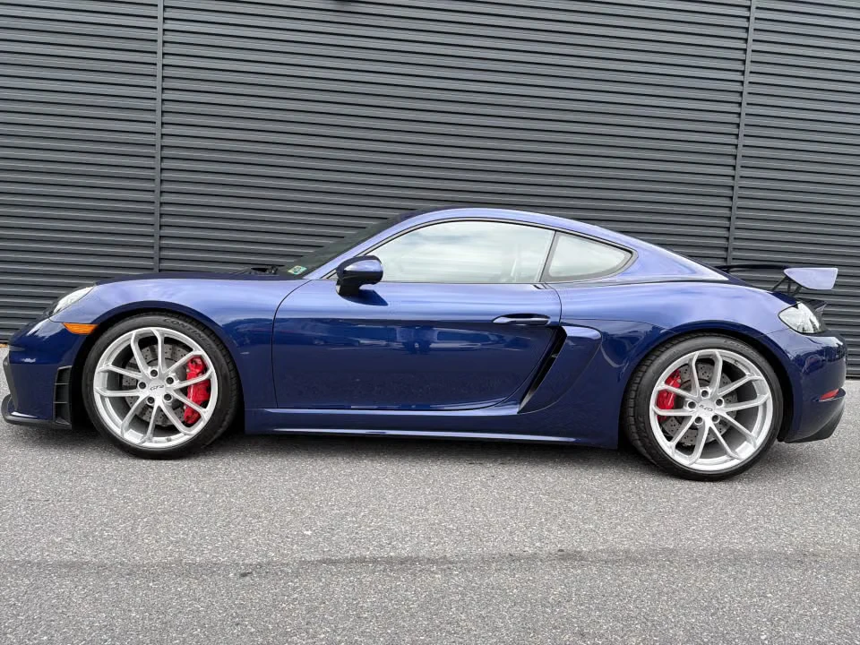 2022 Porsche 718 Cayman GT4 - Image 11 of 31