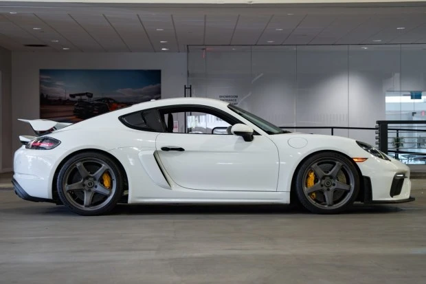 2022 Porsche 718 Cayman GT4 - Image 3 of 7