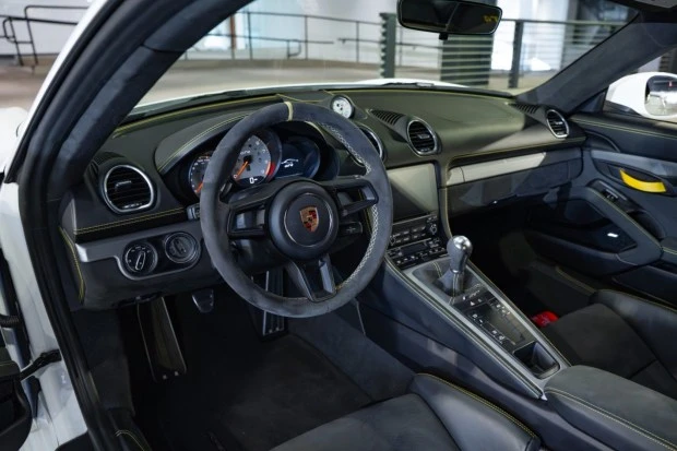 2022 Porsche 718 Cayman GT4 - Image 5 of 7