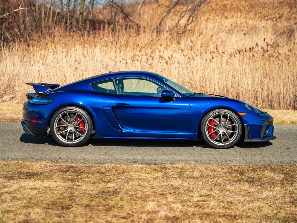 2022 Porsche 718 Cayman GT4 - Image 22 of 31