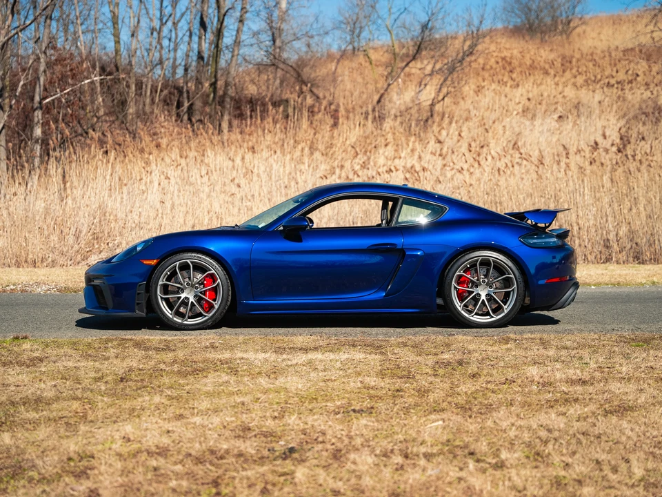 2022 Porsche 718 Cayman GT4 - Image 5 of 31