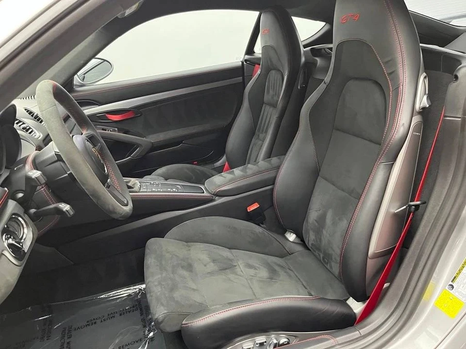 2022 Porsche 718 Cayman GT4 - Image 4 of 5
