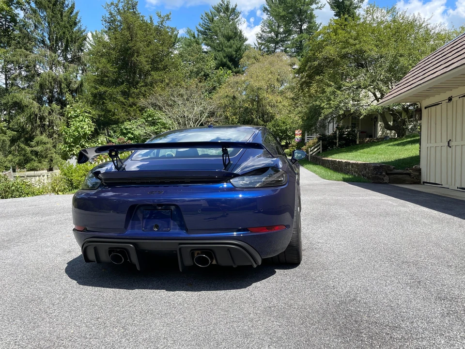 2022 Porsche 718 Cayman GT4 - Image 27 of 31