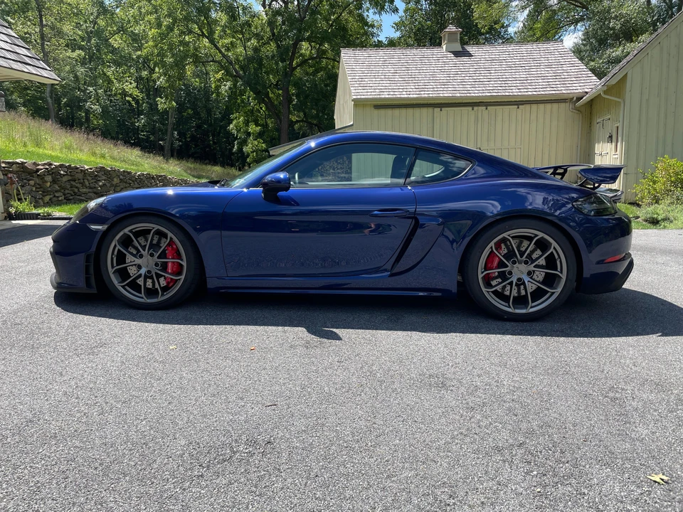 2022 Porsche 718 Cayman GT4 - Image 22 of 31