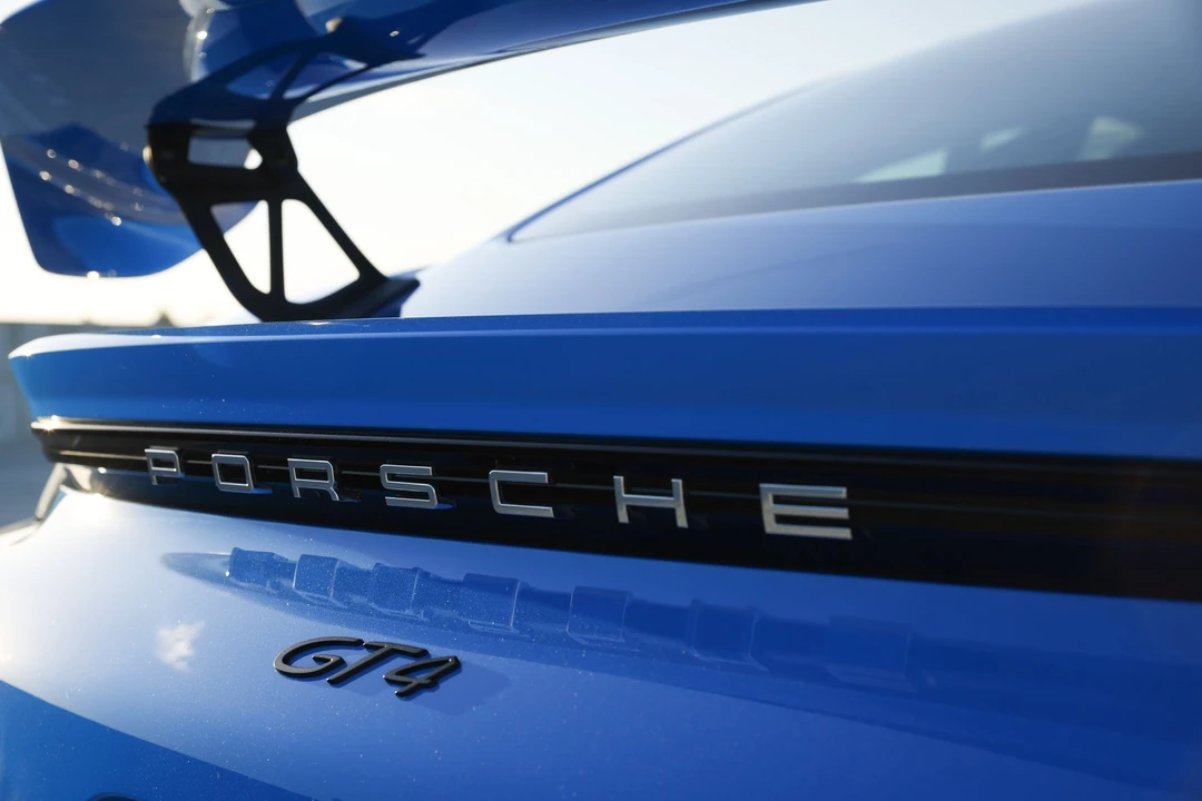 2022 Porsche 718 Cayman GT4 - Image 11 of 31