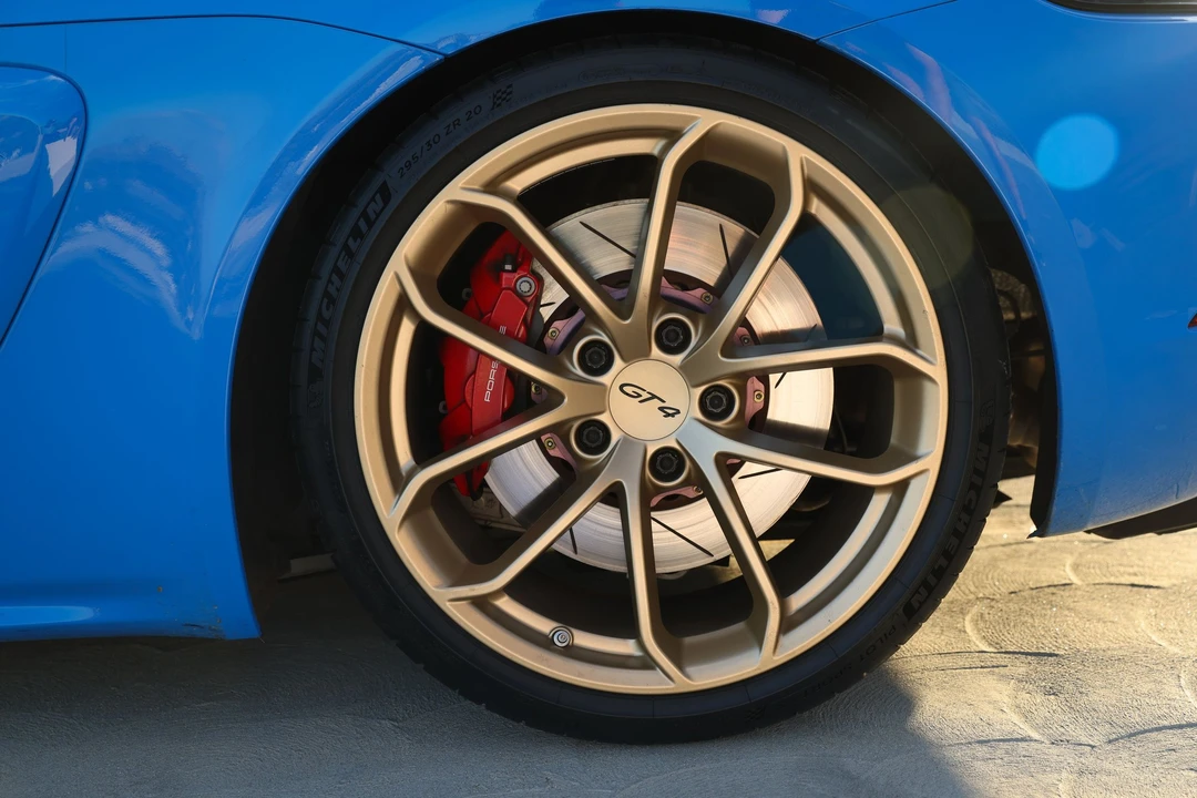 2022 Porsche 718 Cayman GT4 - Image 17 of 31