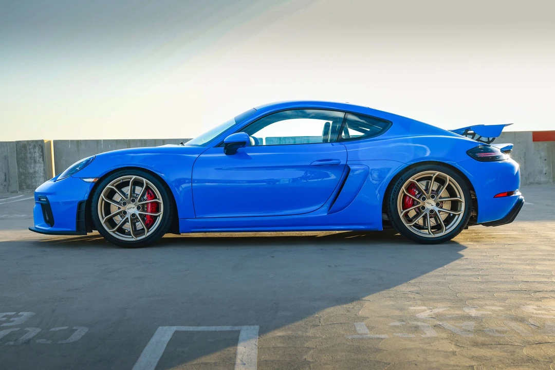 2022 Porsche 718 Cayman GT4 - Image 13 of 31