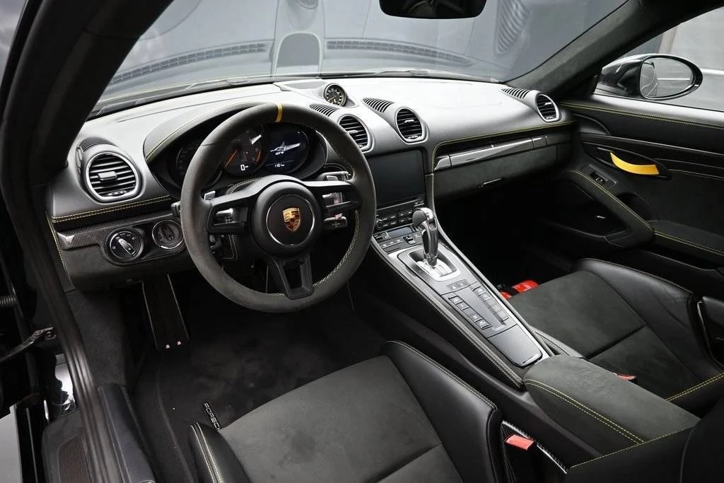 2022 Porsche 718 Cayman GT4 - Image 4 of 5