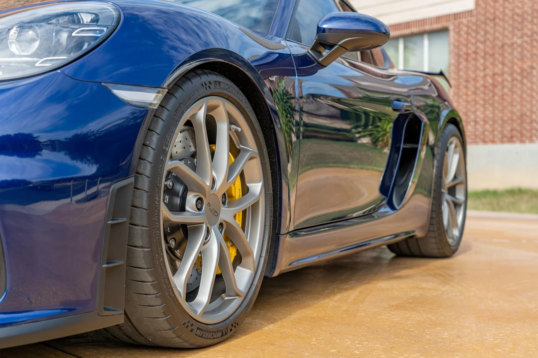 2022 Porsche 718 Cayman GT4 - Image 21 of 31
