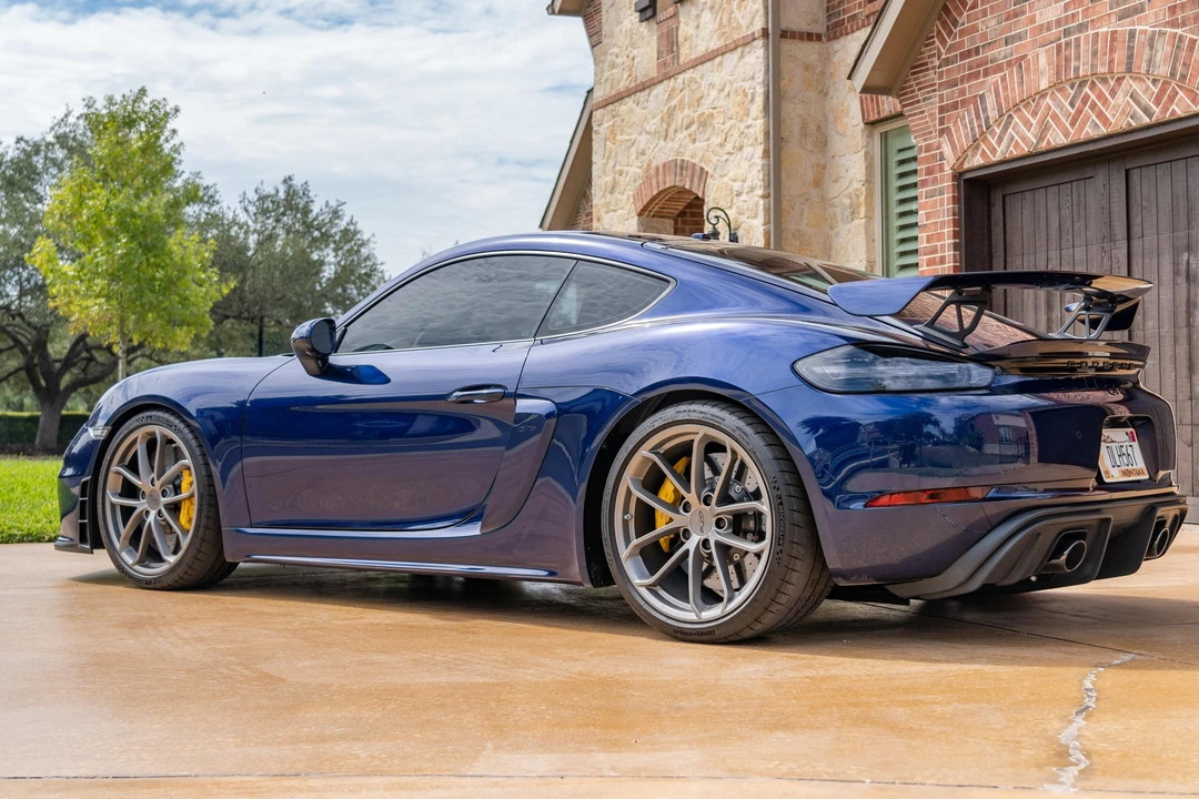 2022 Porsche 718 Cayman GT4 - Image 9 of 31