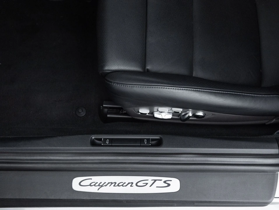 2022 Porsche 718 Cayman GTS 4.0 - Image 21 of 31