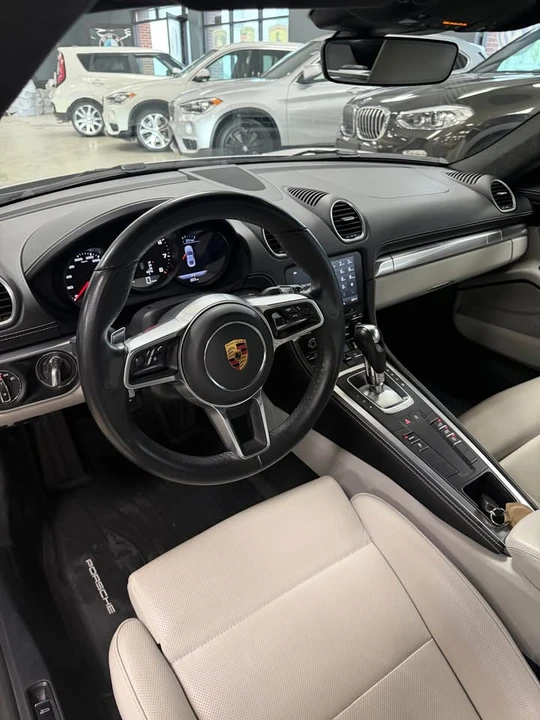 2022 Porsche 718 Cayman - Image 5 of 9