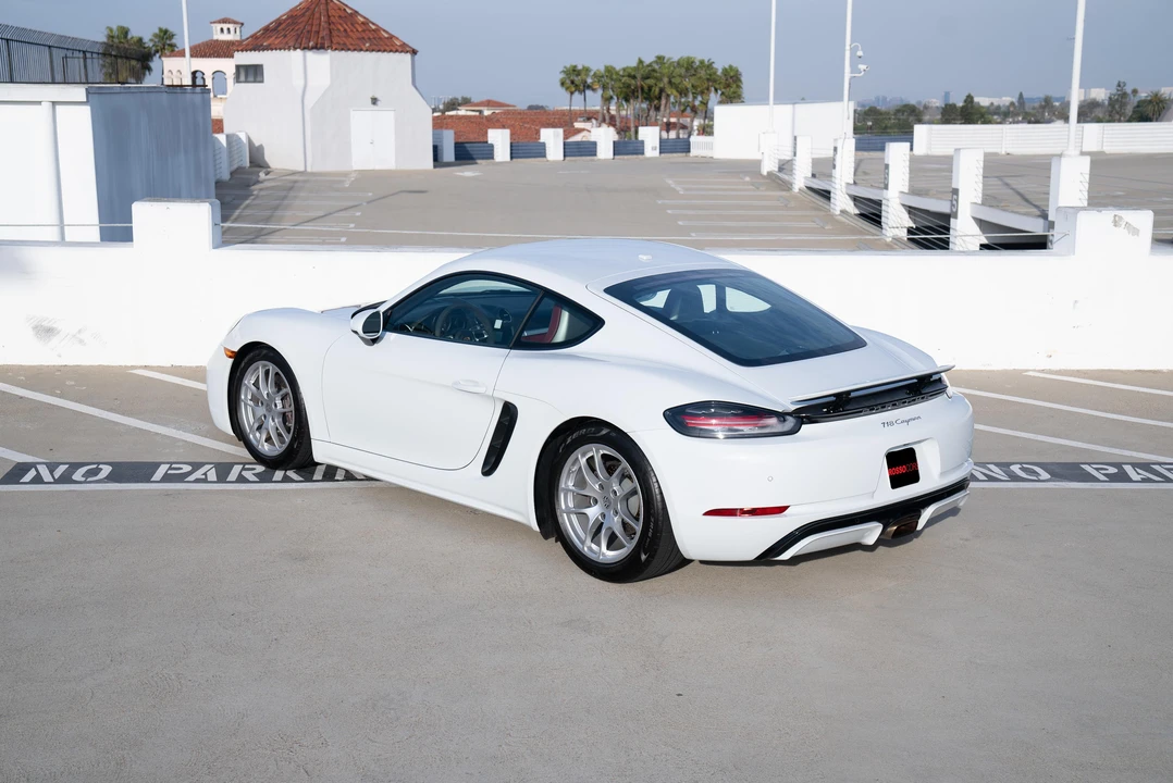 2022 Porsche 718 Cayman - Image 11 of 31