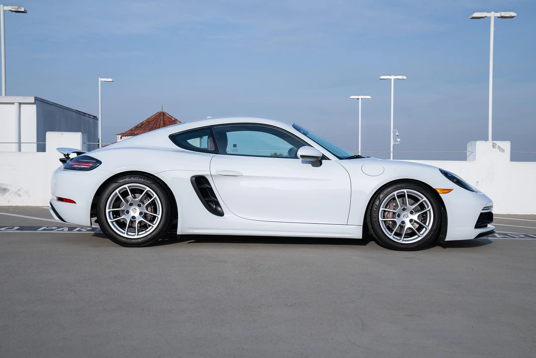2022 Porsche 718 Cayman - Image 15 of 31