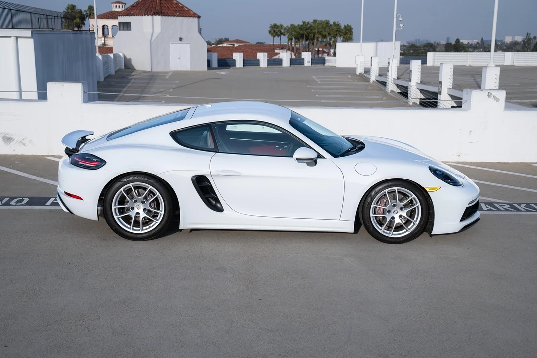 2022 Porsche 718 Cayman - Image 14 of 31