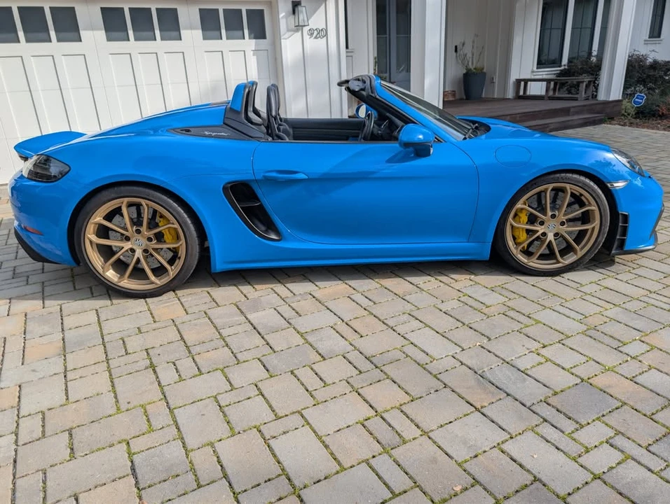 2022 Porsche - Image 2 of 19