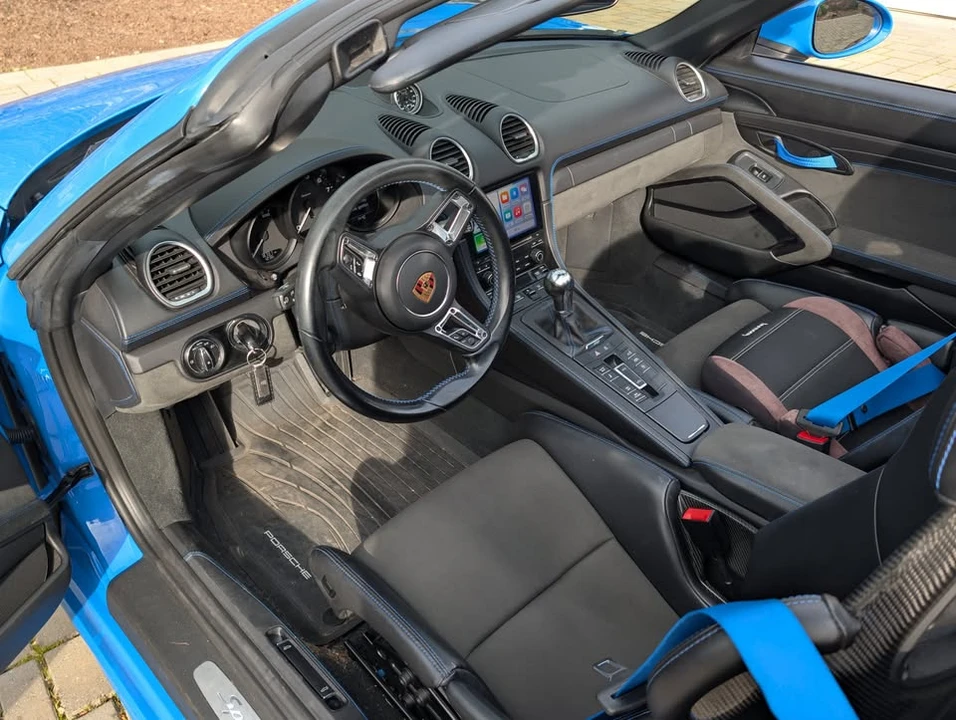 2022 Porsche - Image 17 of 19