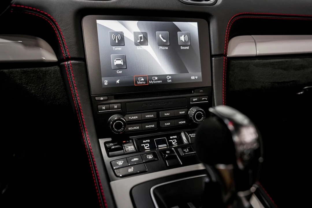 2022 Porsche - Image 13 of 31