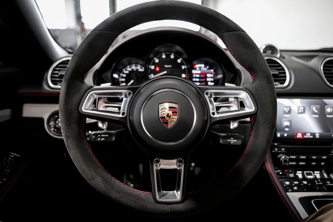 2022 Porsche - Image 10 of 31