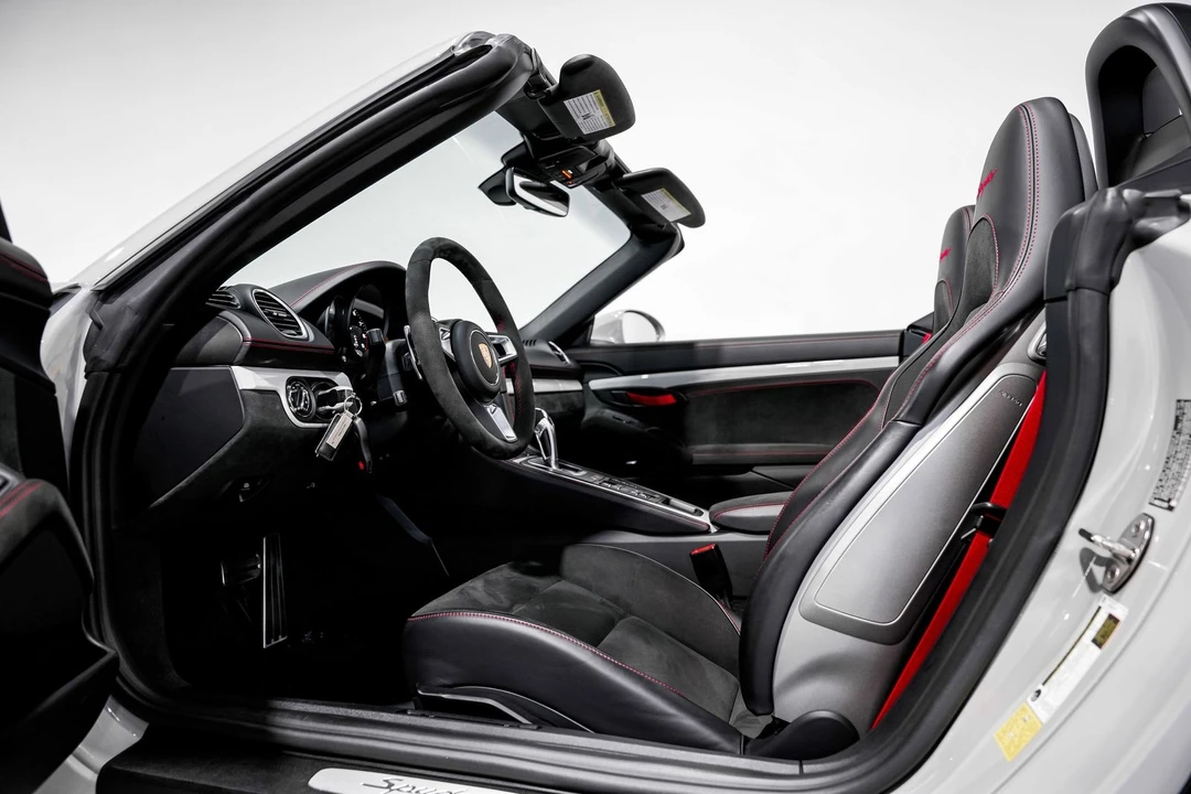 2022 Porsche 718 Boxster Spyder - Image 19 of 31