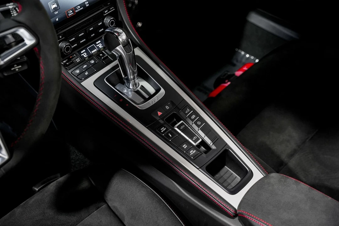 2022 Porsche - Image 15 of 31