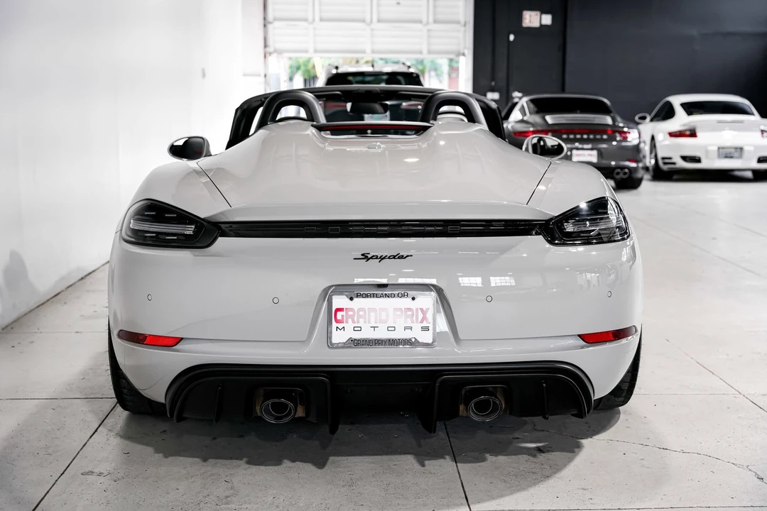 2022 Porsche - Image 4 of 31