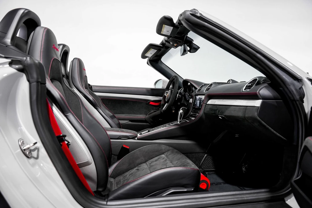 2022 Porsche - Image 26 of 31