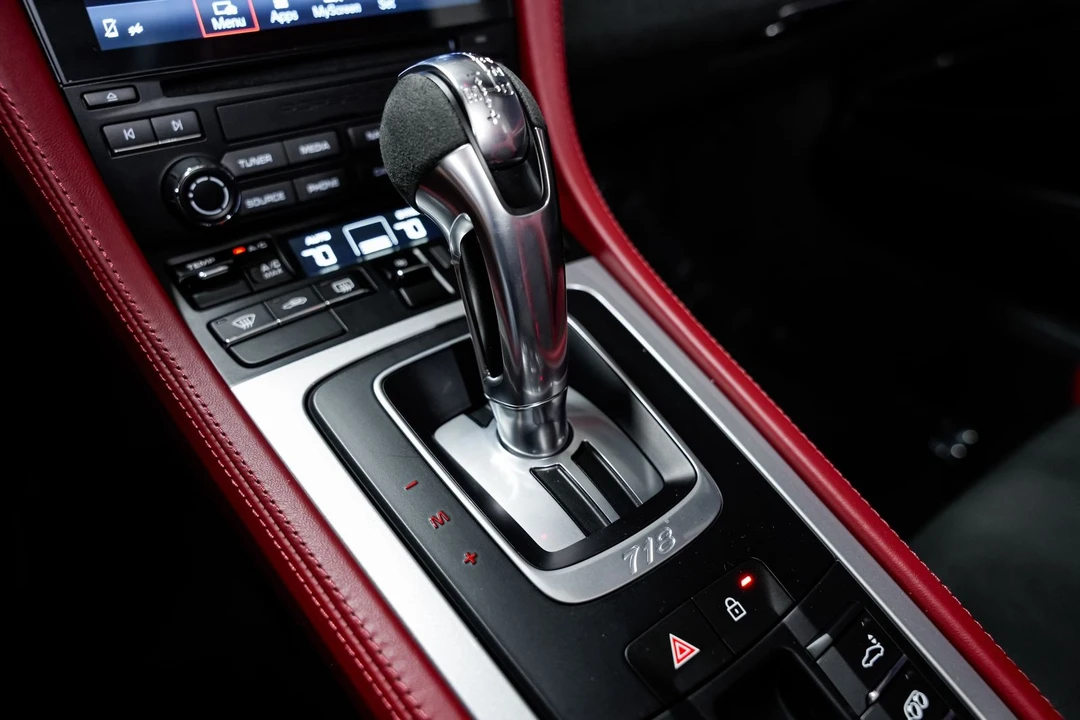2022 Porsche - Image 14 of 31