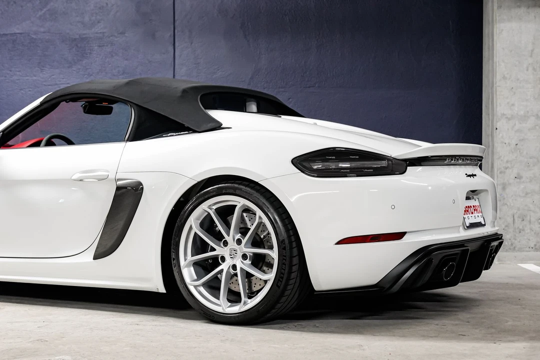 2022 Porsche - Image 30 of 31