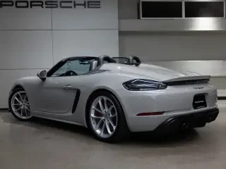 2022 Porsche 718 Boxster Spyder - Image 3 of 4