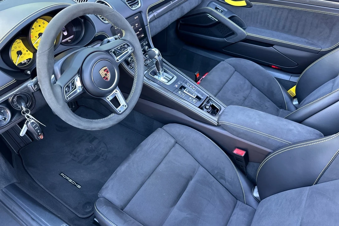 2022 Porsche 718 Boxster Spyder - Image 4 of 21