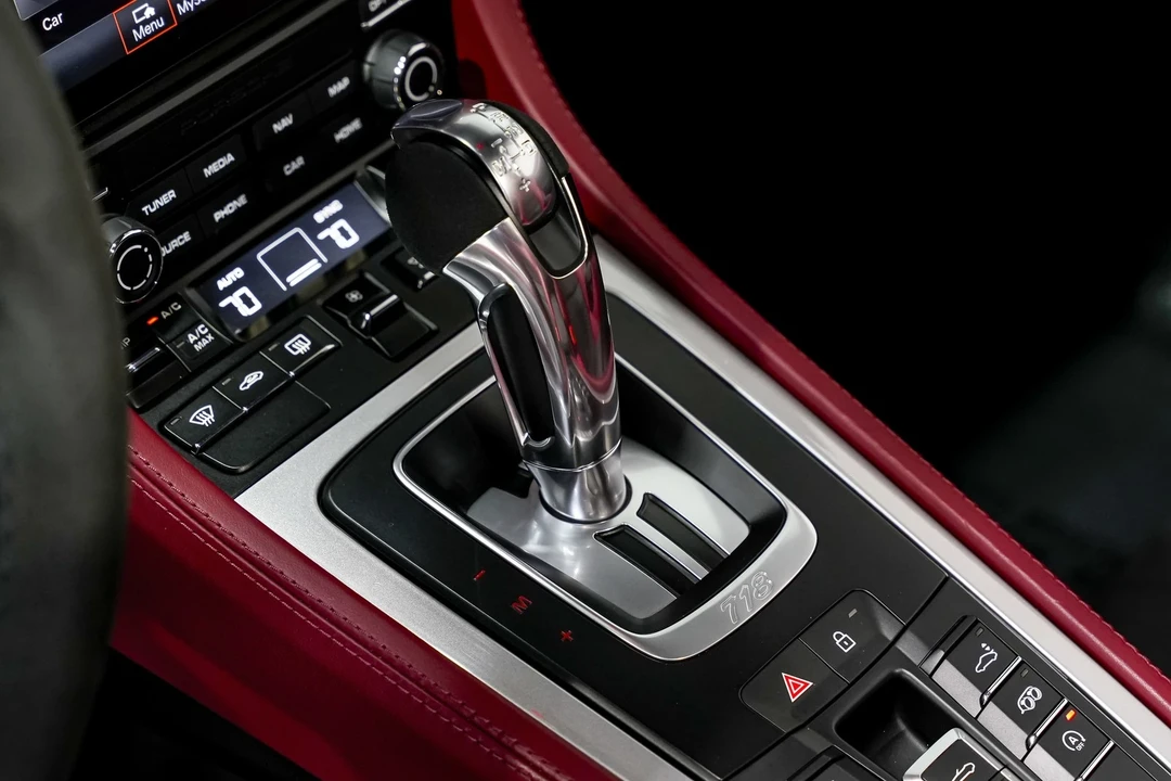 2022 Porsche 718 Boxster Spyder - Image 14 of 21