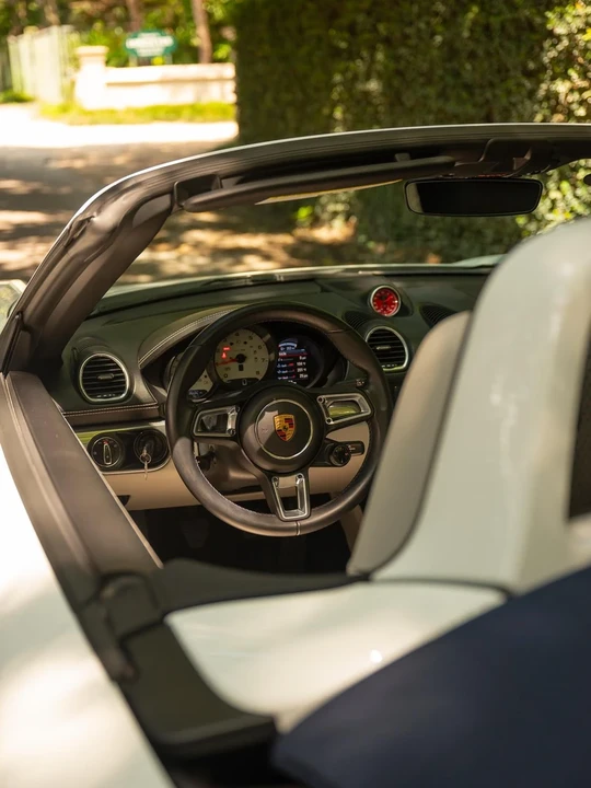 2022 Porsche 718 Boxster - Image 14 of 21
