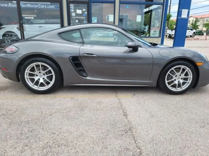 2022 Porsche 718 Cayman - Image 8 of 17