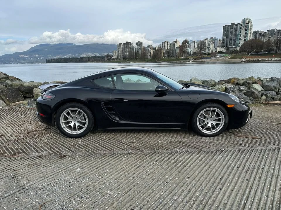 2022 Porsche 718 Cayman - Image 9 of 18