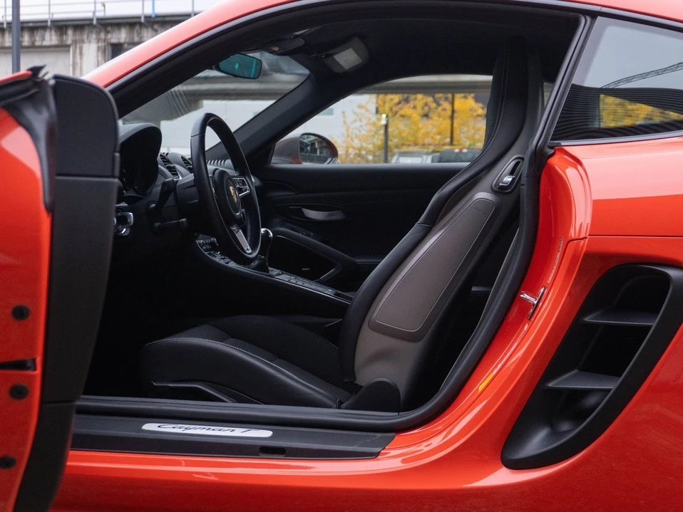 2022 Porsche 718 Cayman T - Image 18 of 20