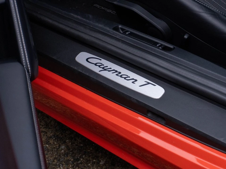 2022 Porsche 718 Cayman T - Image 7 of 20