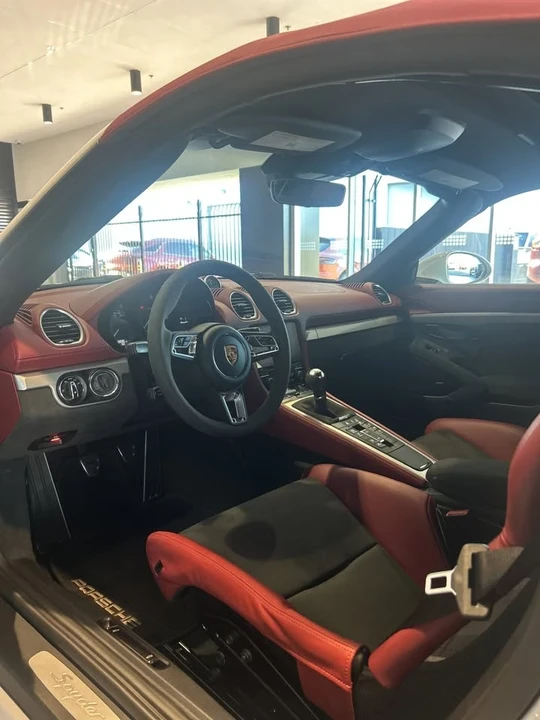 2022 Porsche 718 Boxster Spyder - Image 6 of 9