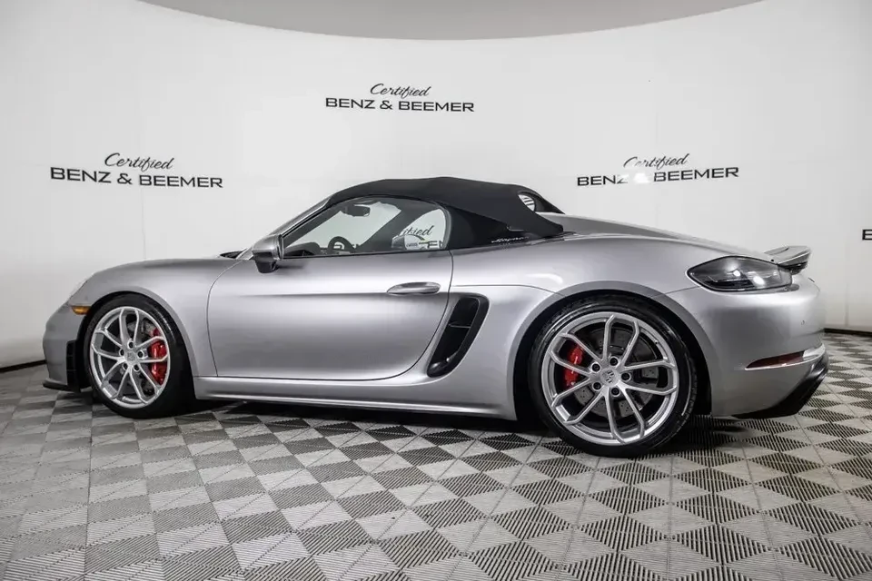 2022 Porsche 718 Boxster Spyder - Image 4 of 9
