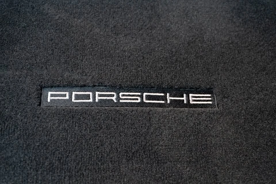 2022 Porsche 718 Boxster Spyder - Image 16 of 17