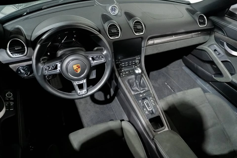 2022 Porsche 718 Boxster Spyder - Image 14 of 17